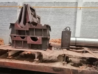 特大型打砂設(shè)備，對(duì)所有特大型金屬件表面打砂清除表面雜質(zhì)