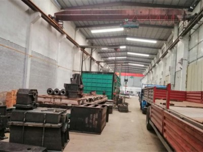 特大型打砂設(shè)備，對(duì)所有特大型金屬件表面打砂清除表面雜質(zhì)