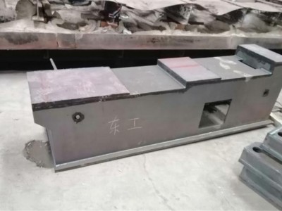 特大型打砂設(shè)備，對(duì)所有特大型金屬件表面打砂清除表面雜質(zhì)